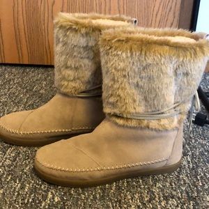 Toms Suede Nepal boots